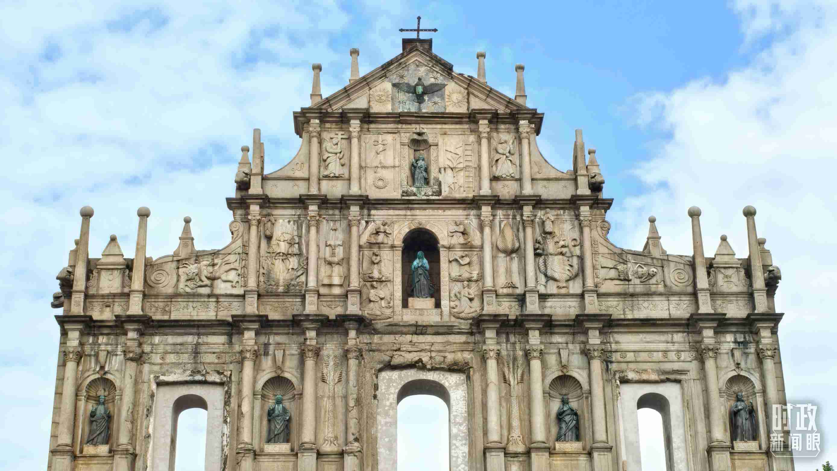 △澳門大三巴牌坊。（總臺(tái)央視記者張垚拍攝）