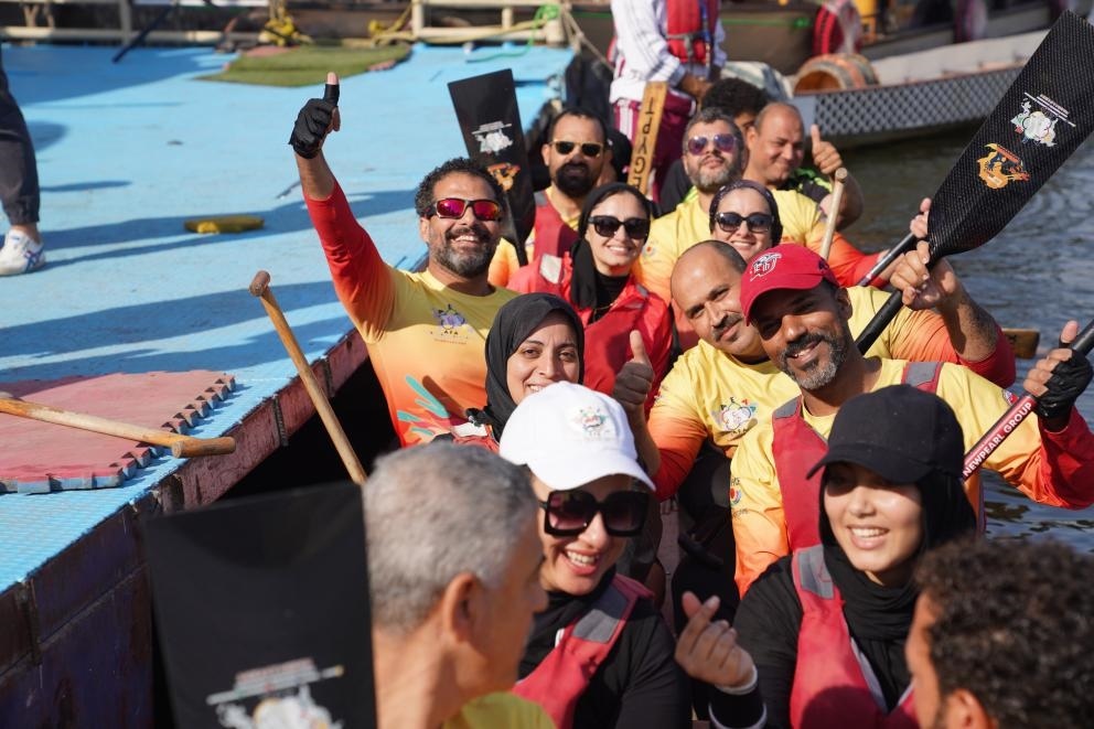 活動現(xiàn)場龍舟競技，共慶春節(jié)。開羅中國文化中心供圖