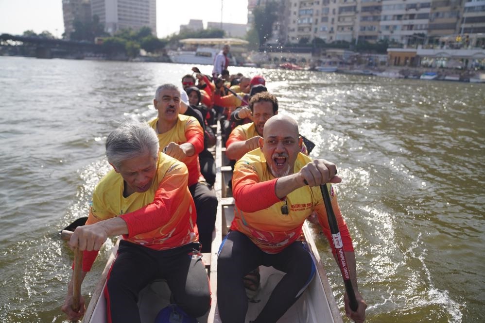 活動現(xiàn)場龍舟競技，共慶春節(jié)。開羅中國文化中心供圖