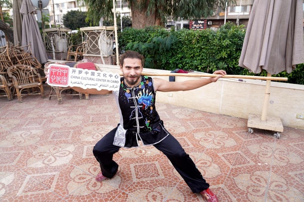 埃及民眾參與中國文化體驗(yàn)活動。開羅中國文化中心供圖