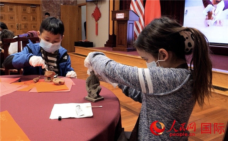 “我是文物修復(fù)師”活動(dòng)環(huán)節(jié)。李鑫江攝