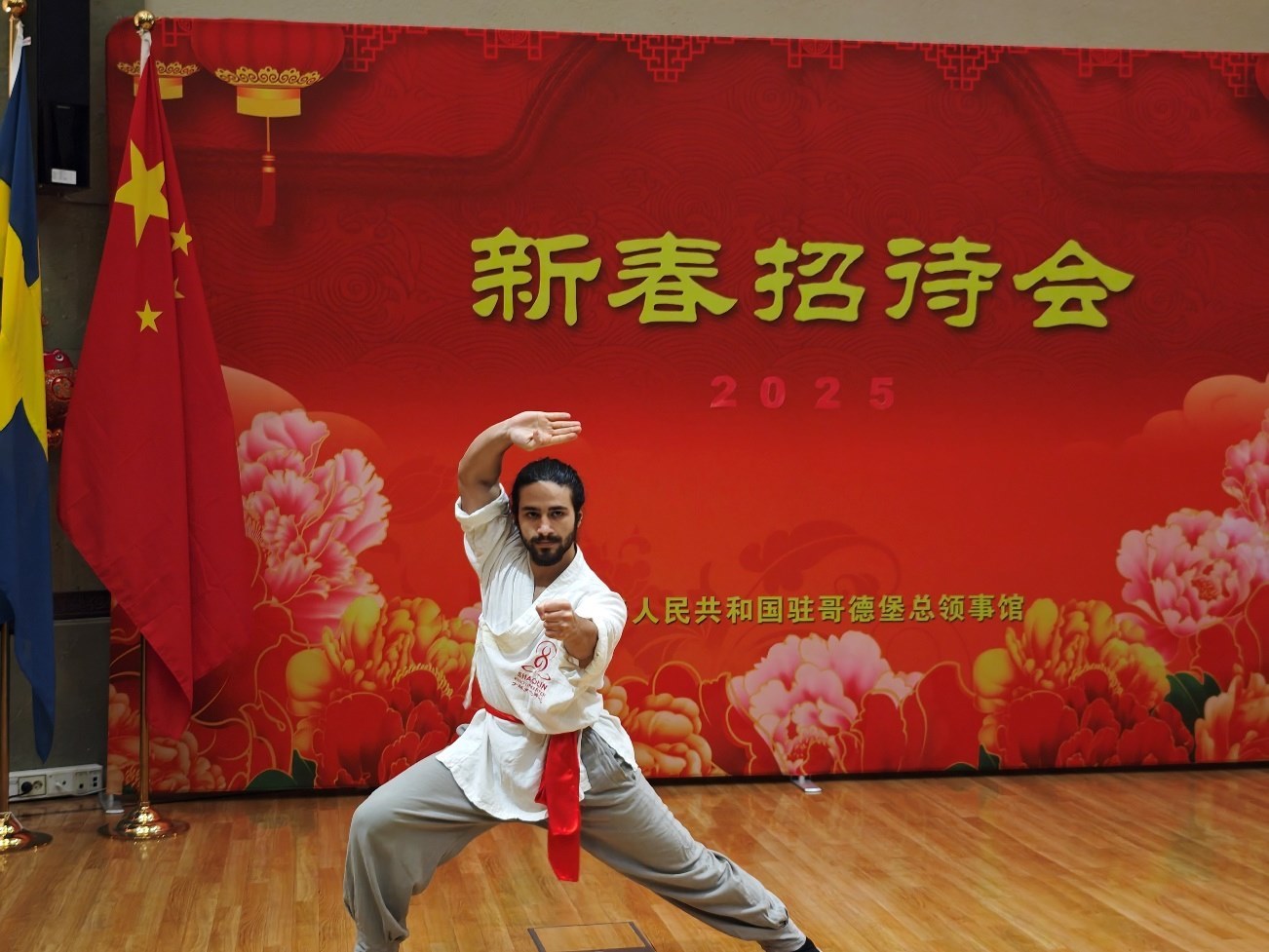 當(dāng)?shù)匚湫g(shù)愛好者的表演。中國駐哥德堡總領(lǐng)館供圖