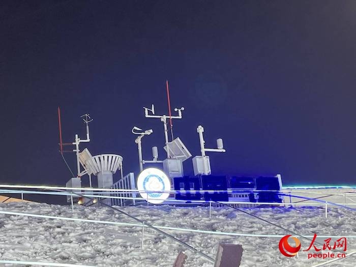 園區(qū)內(nèi)九要素自動氣象觀測站。人民網(wǎng) 高清揚(yáng)攝