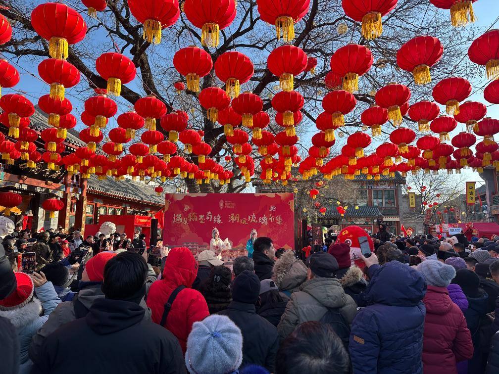 1月29日，市民游客在北京廠甸廟會感受濃濃年味。新華社記者 楊淑君 攝