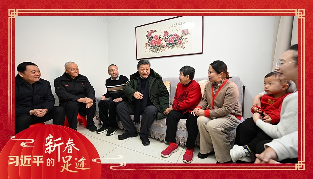 2025年1月23日，農(nóng)歷新年前夕，習(xí)近平總書(shū)記在遼寧沈陽(yáng)大東區(qū)長(zhǎng)安街道長(zhǎng)安小區(qū)考察時(shí)，走進(jìn)居民郎素蘭家中看望。