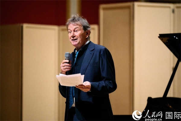 英中了解協(xié)會(huì)會(huì)長邁克爾·伍德致辭。 楊浩鵬攝