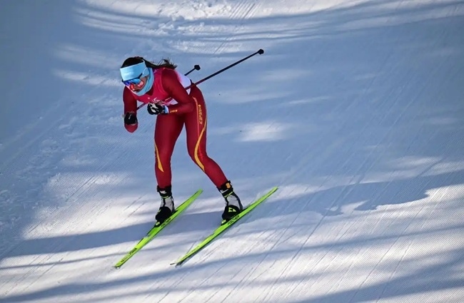 2月9日，中國隊(duì)選手巴亞尼·加林在比賽中。新華社記者 張龍攝