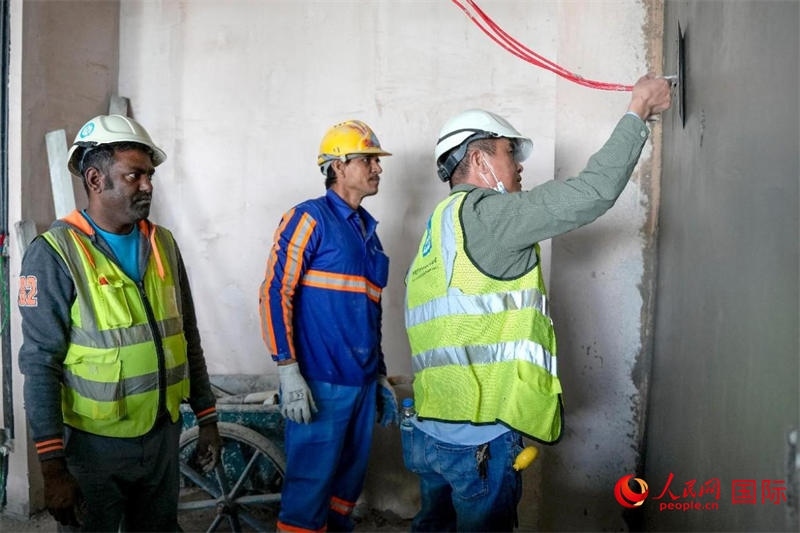 抹灰。人民網(wǎng)塔里克·易卜拉欣攝