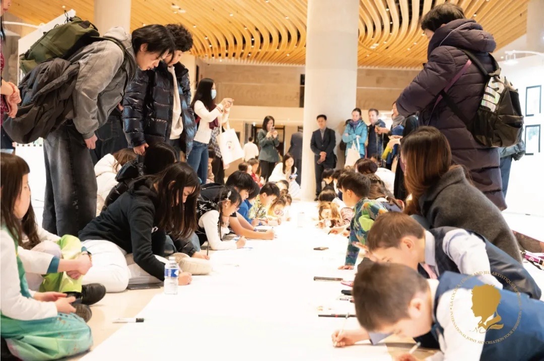 第三屆國(guó)際藝術(shù)聯(lián)創(chuàng)聯(lián)展盛大開幕。法中交流促進(jìn)會(huì)供圖