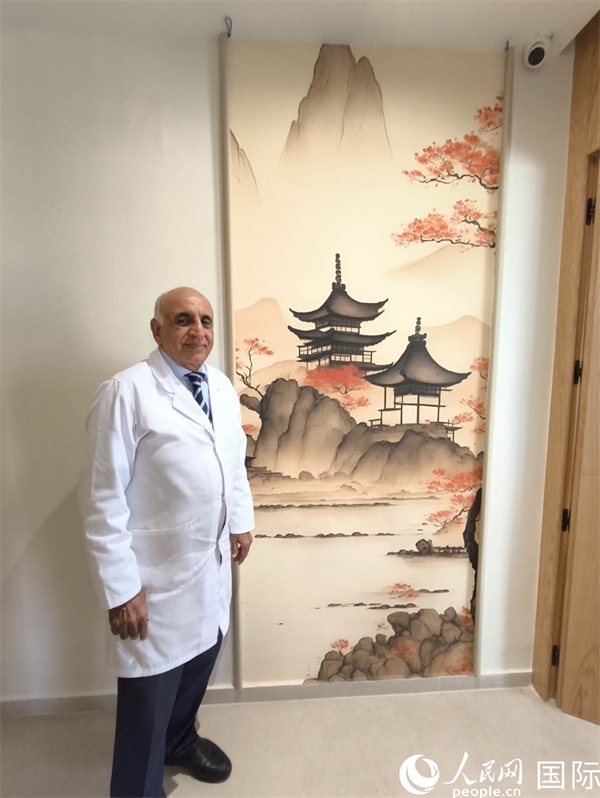 哈利勒的診所中國元素很濃。人民網記者 黃培昭攝