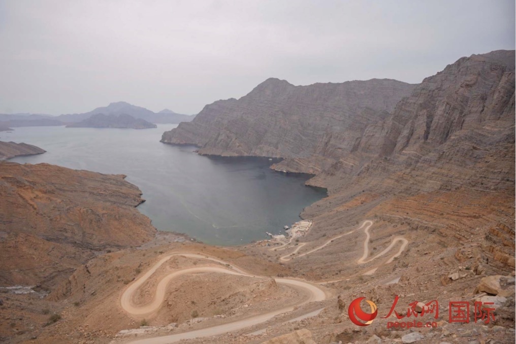 圖為阿曼北部穆桑代姆峽灣。人民網(wǎng) 塔里克·易卜拉欣攝