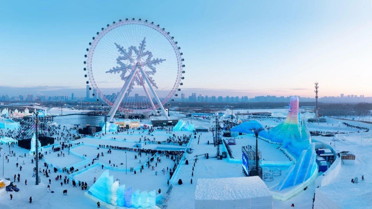 △哈爾濱冰雪大世界吸引游客前來打卡。
