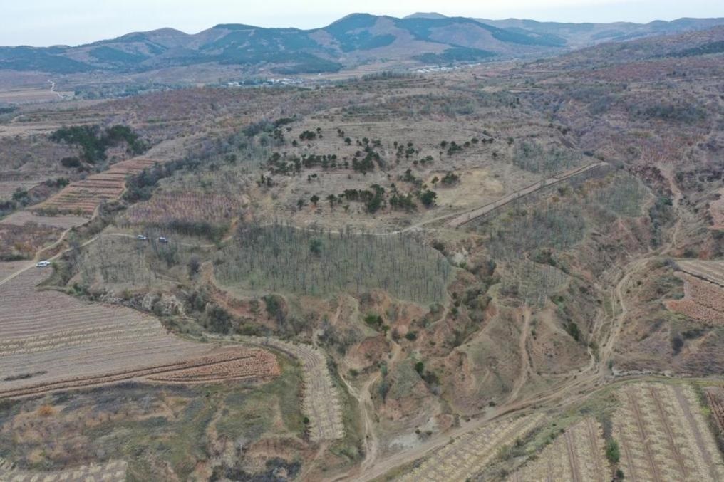 朝陽(yáng)凌源無(wú)白丁遺址群（2024年11月23日攝）。新華社發(fā)（遼寧省文物考古研究院供圖）