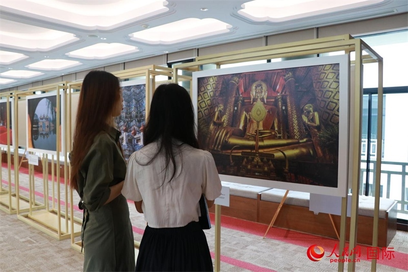 “遇見”攝影展現(xiàn)場。朱瀟逸攝