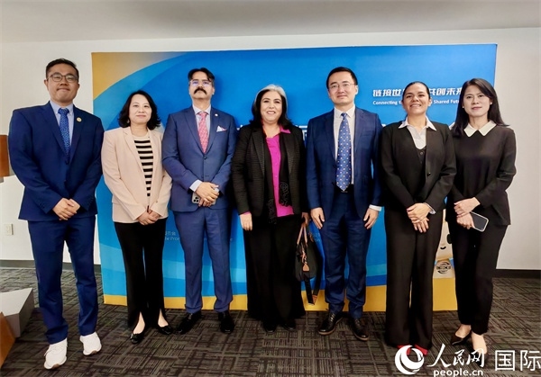 與會嘉賓合影。