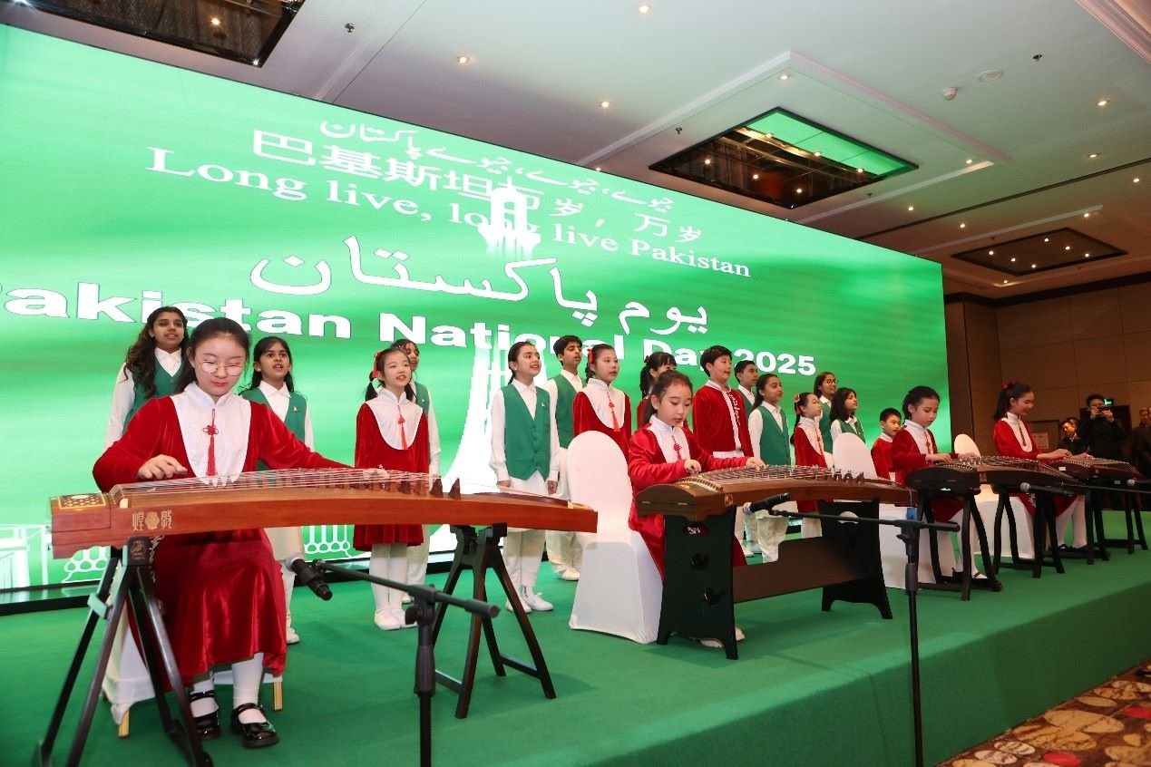 中巴兩國學(xué)生演出。巴基斯坦駐華大使館供圖
