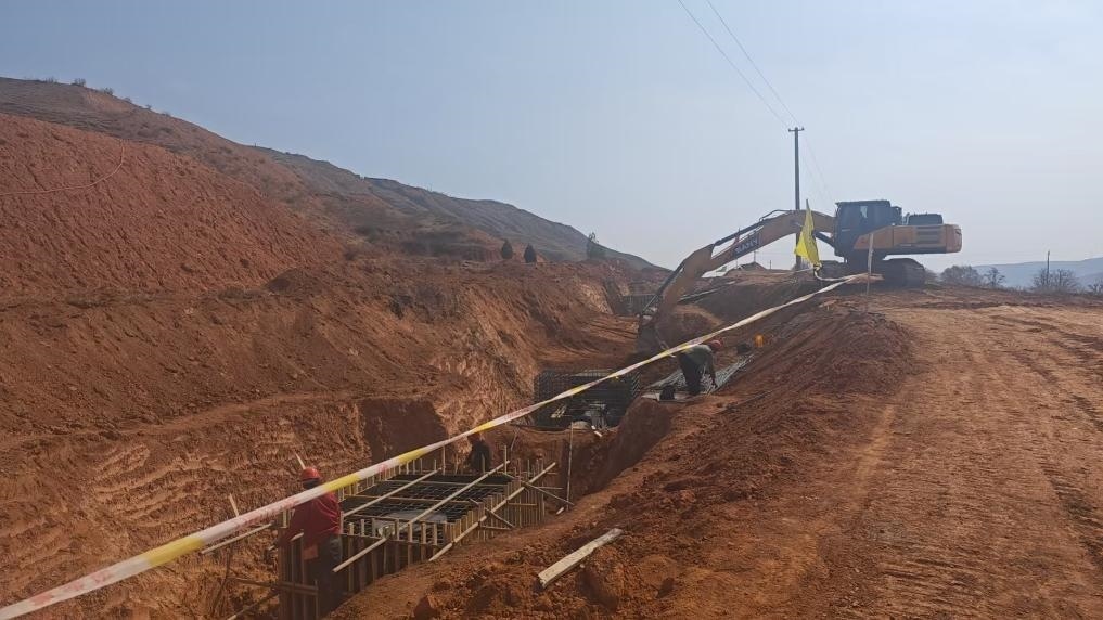 正在建設(shè)的隴西縣引洮水資源高效利用及調(diào)蓄水池工程。（受訪者供圖）