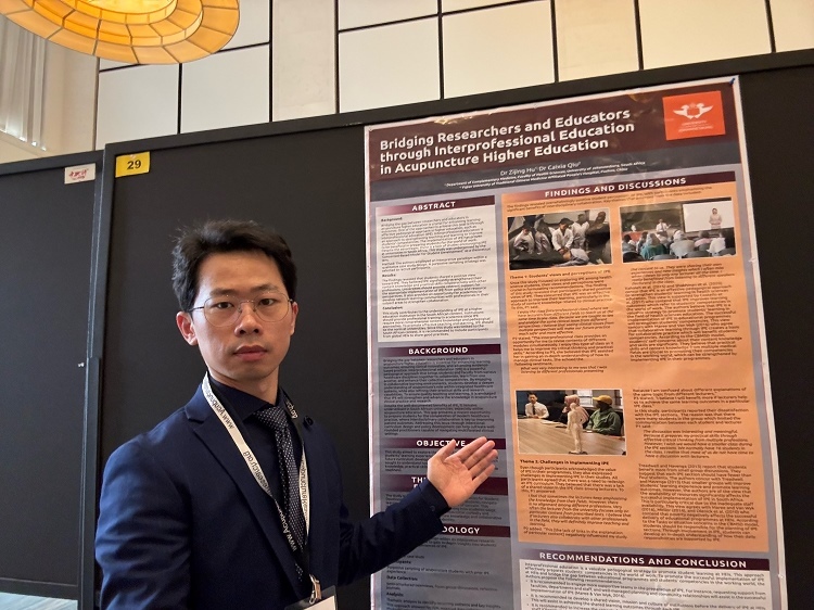 胡紫景醫(yī)生在國際針灸學(xué)術(shù)會議中。約翰內(nèi)斯堡大學(xué)供圖