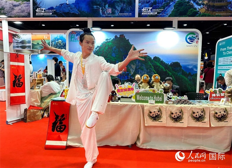 中國武當(dāng)功夫走進(jìn)東南亞，以精湛的武藝和飄逸的身姿詮釋中國武術(shù)的精髓。人民網(wǎng)記者 簡承淵攝