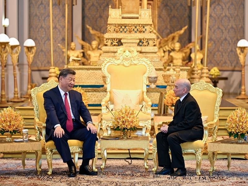 4月17日，柬埔寨國王西哈莫尼同習近平主席在金邊王宮舉行會見。