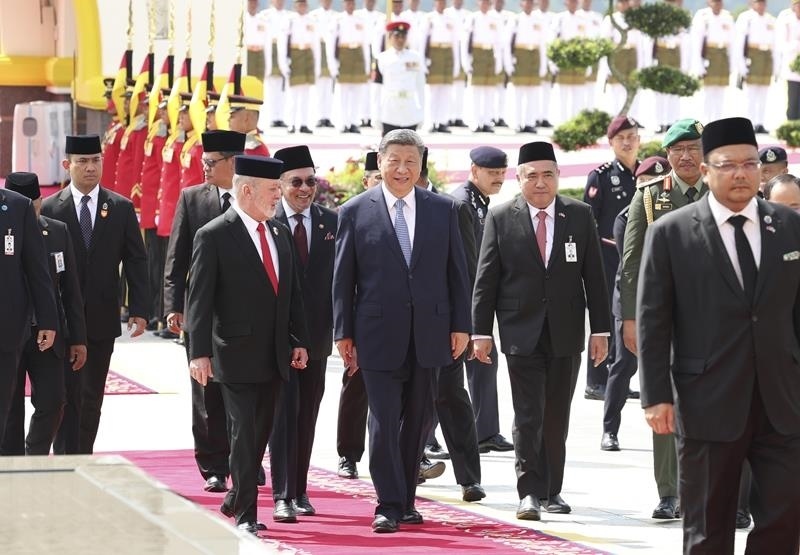 4月16日，馬來西亞最高元首易卜拉欣在馬來西亞國家王宮廣場為習近平主席舉行隆重歡迎儀式。