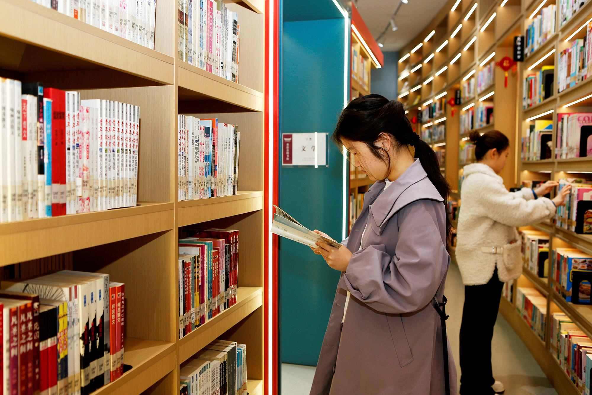 △2025年3月29日，讀者在山西臨汾市襄汾縣圖書館閱讀。