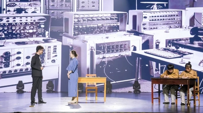 第二屆弘揚(yáng)“兩彈一星”精神話劇大賽決賽現(xiàn)場。學(xué)校供圖