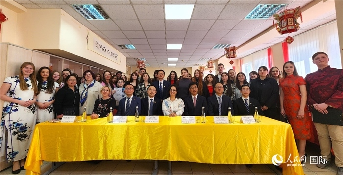 參加中文翻譯比賽全體人員合影。人民網(wǎng)記者 蔡子暢攝