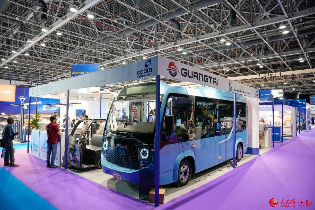 展會(huì)展示的電動(dòng)大巴車。人民網(wǎng)塔里克·易卜拉欣攝