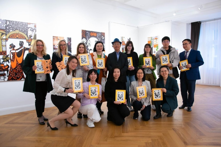 嘉賓合影。圖片由布達(dá)佩斯中國文化中心供圖