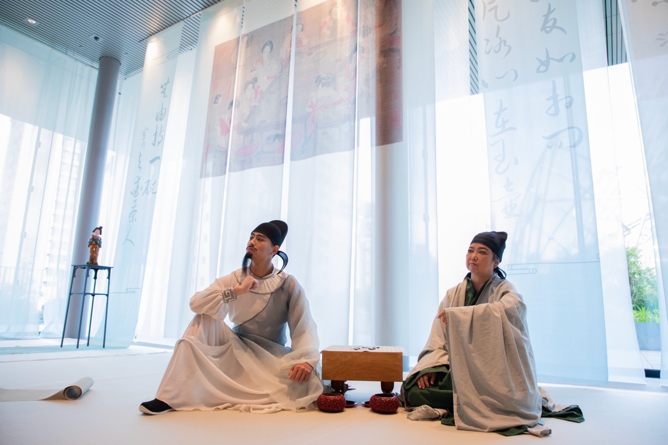 白居易與茶仙盧仝。中國駐大阪旅游辦事處供圖