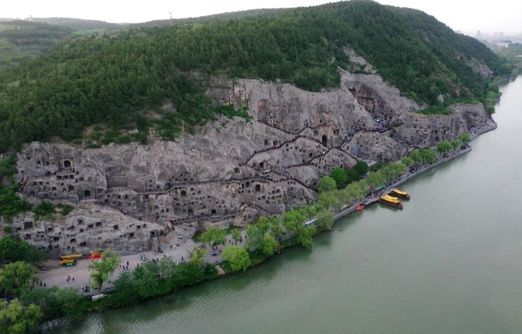 這是近日拍攝的洛陽龍門石窟（無人機照片）。新華社記者 李嘉南 攝