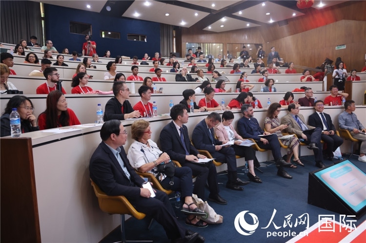 2025年“漢語橋”巴西賽區(qū)決賽現(xiàn)場。人民網(wǎng)記者 時(shí)元皓攝