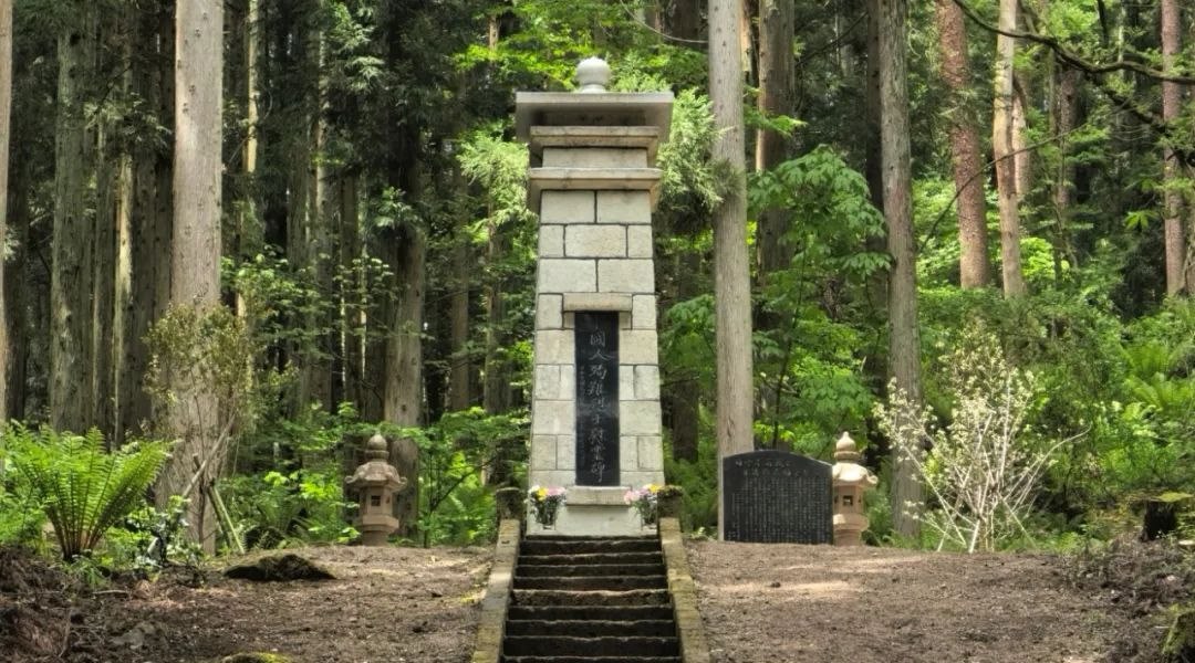 福島縣豬苗代町中國殉難勞工慰靈碑修繕完工暨植樹祭掃儀式舉行。中國駐新潟總領(lǐng)館供圖