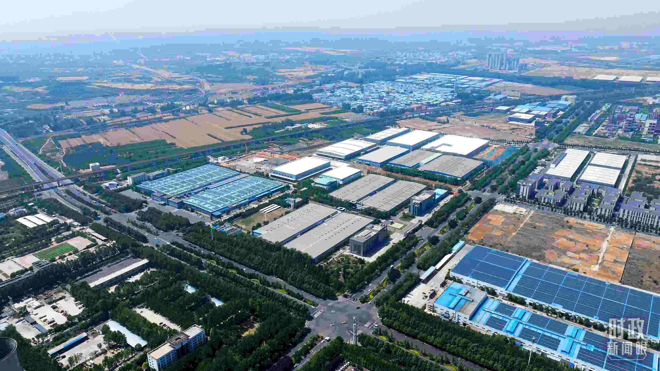 △俯瞰洛陽軸承集團股份有限公司。（總臺央視記者范凱拍攝）