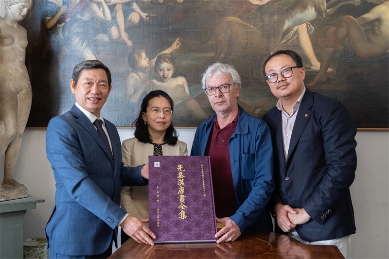 圖片說明：捐贈(zèng)儀式現(xiàn)場(chǎng)。 張錫琪攝