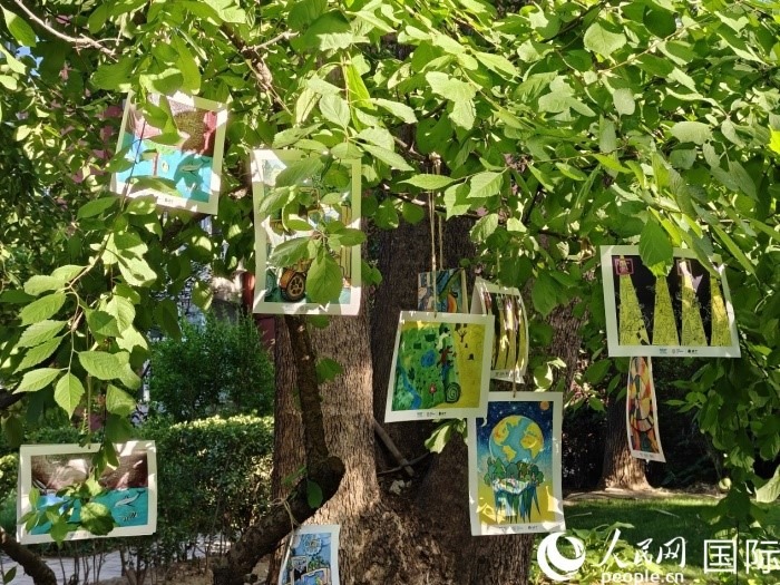兒童環(huán)保繪畫展覽。人民網(wǎng)記者 李明攝