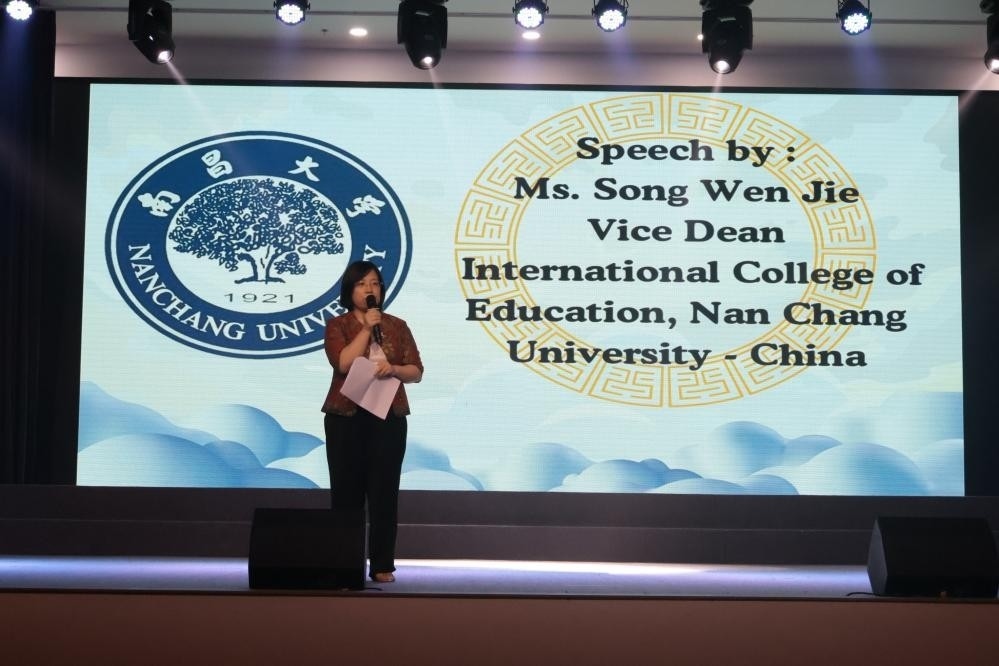 宋文杰致辭。哈山努丁大學(xué)孔子學(xué)院供圖